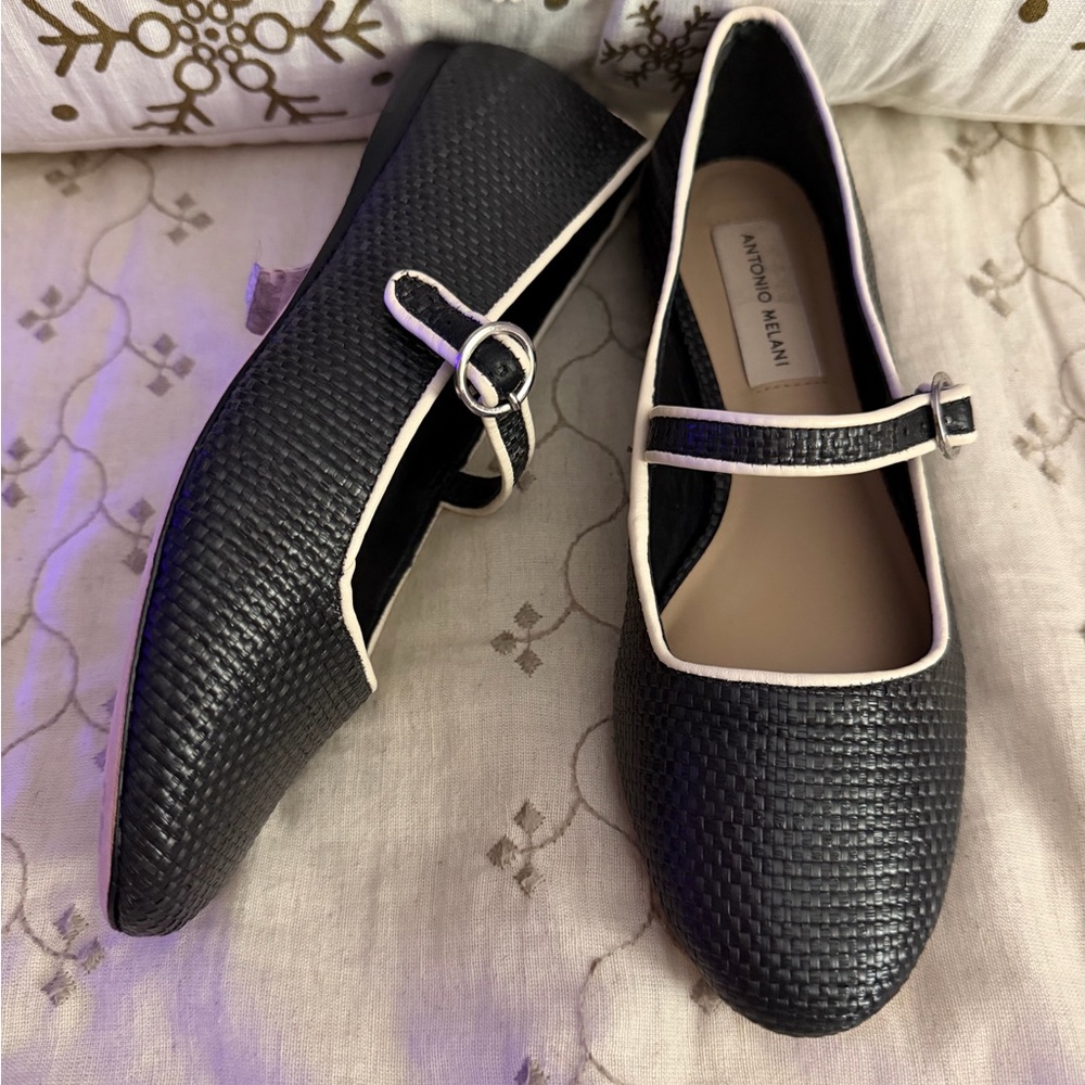 Antonio Melani Ruth Raffia Black and White Woven Flats size 6M.